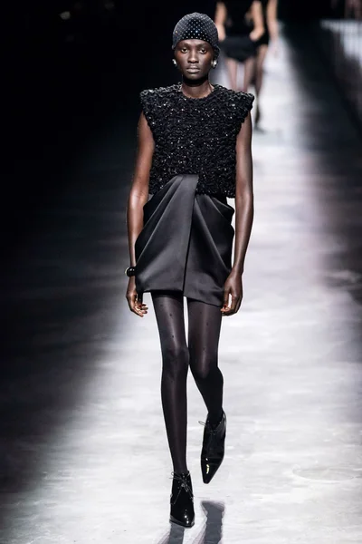 Look 25
